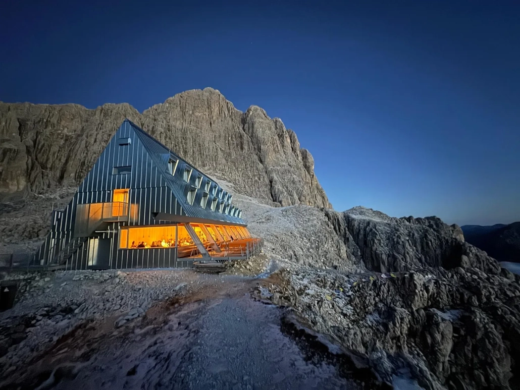 Santnerpasshuette Architektur Blaue Stunde